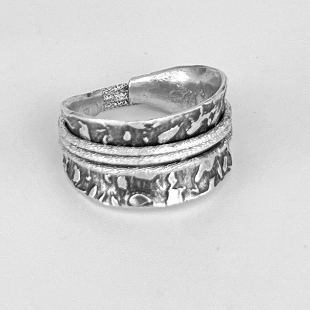 Etched Organic Spinner...flared edge sterling ring size 8 1/2