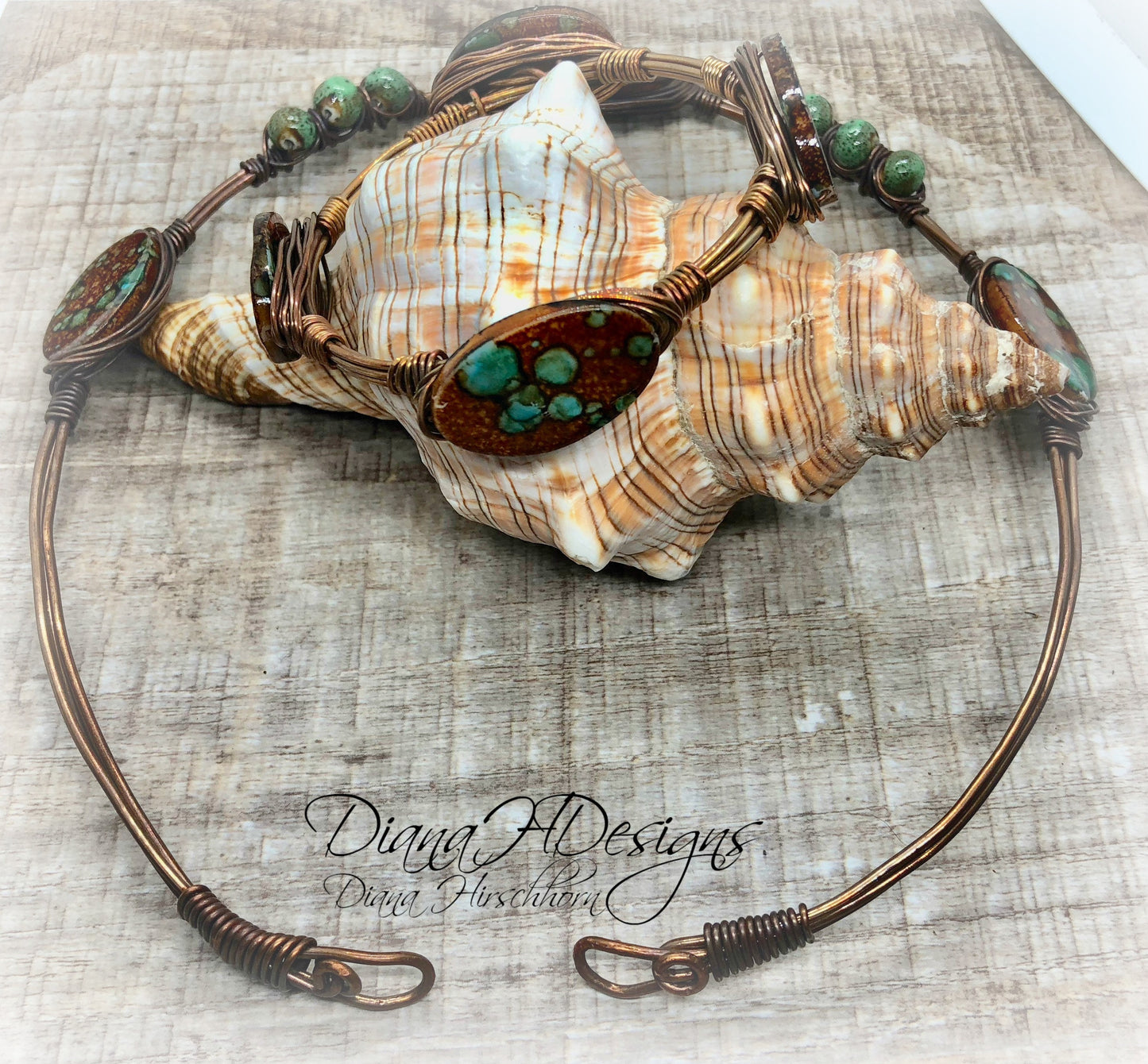 Copper and shell choker necklace.  Comfortable to wear, adjusts easily.  Green and bronze tones.
