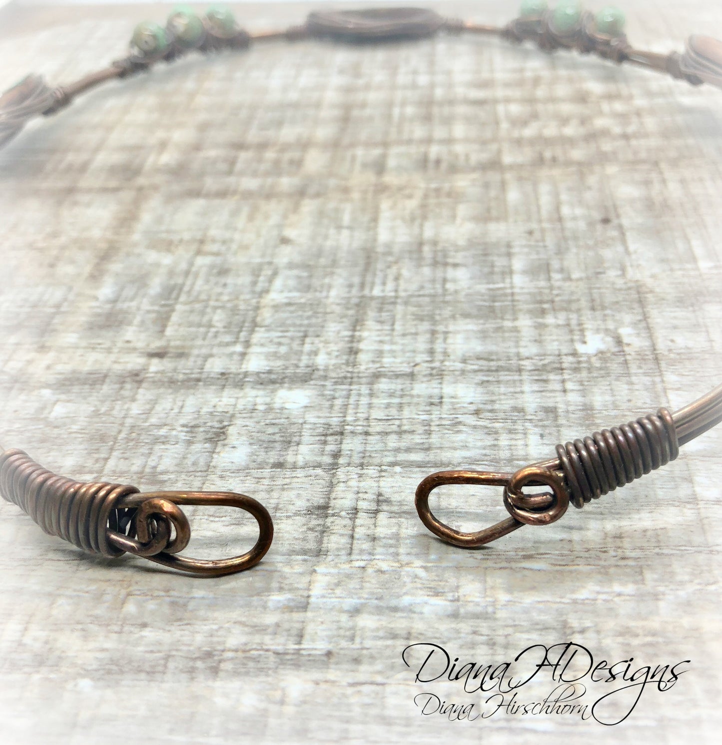 Copper and shell choker necklace.  Comfortable to wear, adjusts easily.  Green and bronze tones.